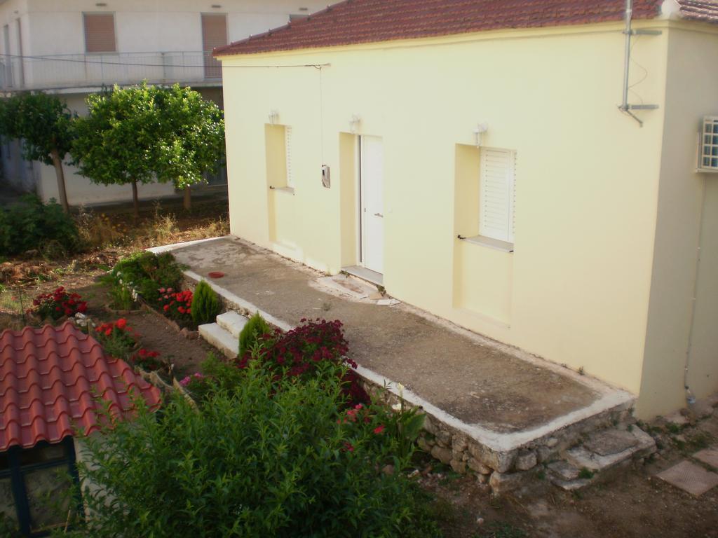 Pension Gina Méthana Exterior foto